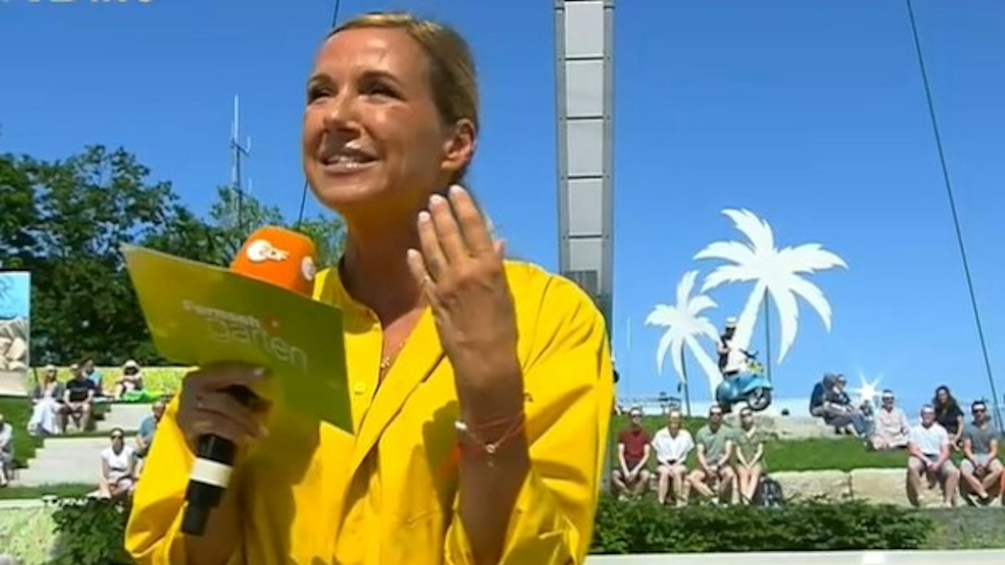 Andrea Kiewel moderiert am 18. Juli 2021 den ZDF-Fernsehgarten