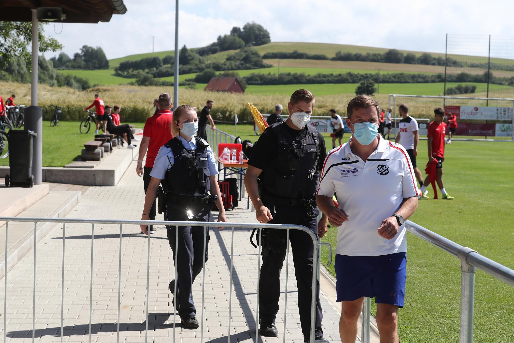 Beim Training des 1. FC Köln schaute die Polizei vorbei.