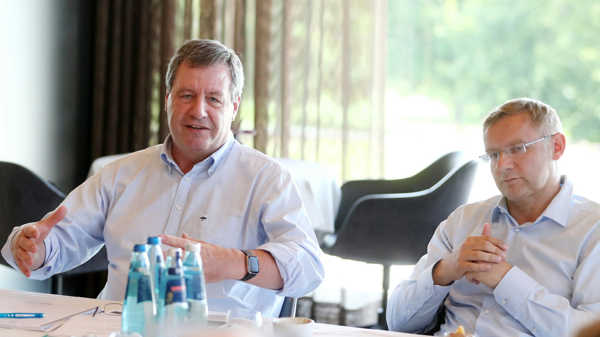 Werner Wolf und Eckhard Sauren im Trainingslager des 1. FC Köln