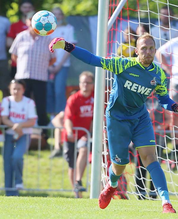 Marvin Schwäbe im Tor des 1. FC Köln gegen den FC Schaffhausen.