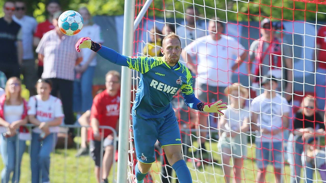 Marvin Schwäbe im Tor des 1. FC Köln gegen den FC Schaffhausen.