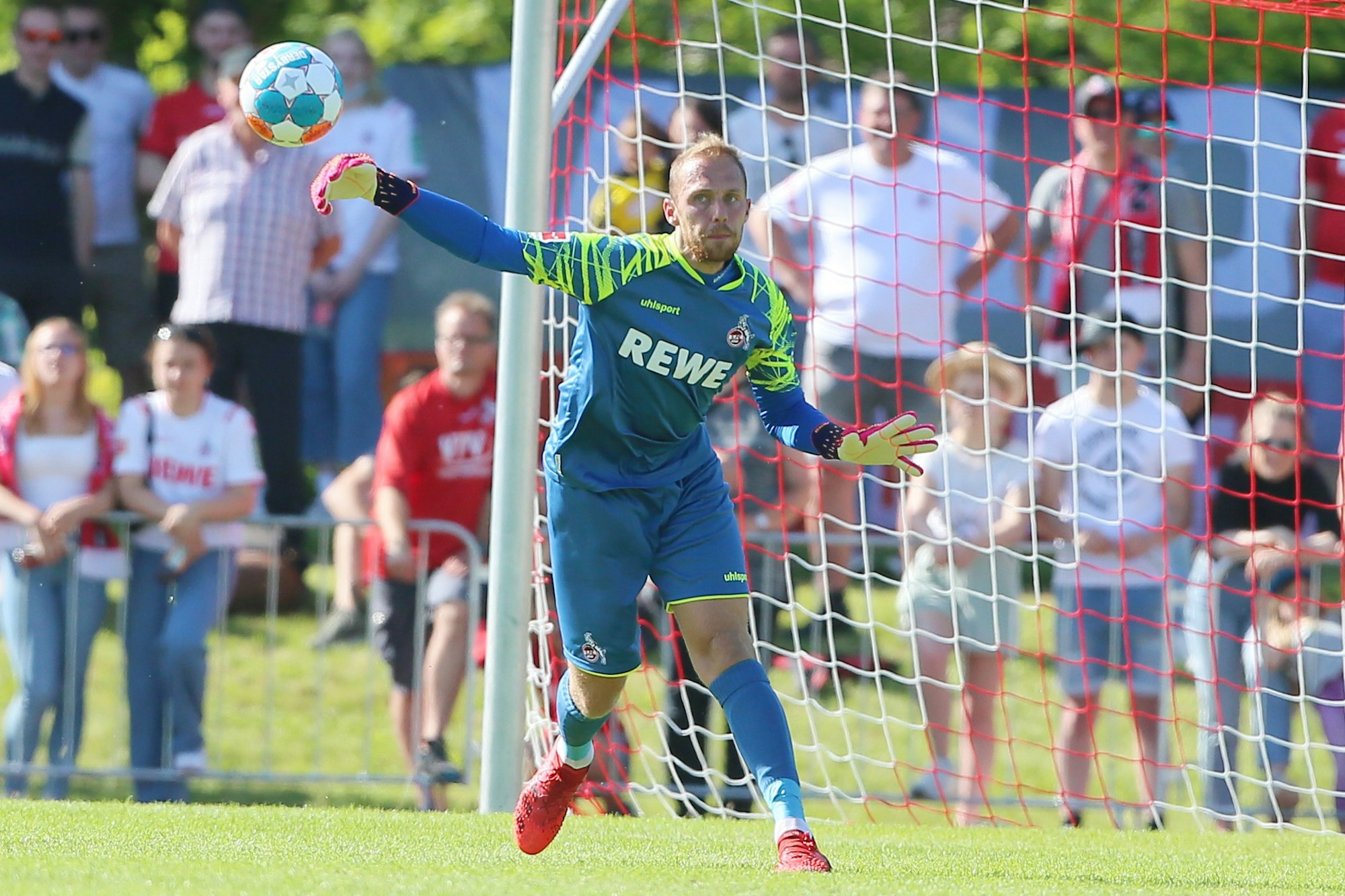 Marvin Schwäbe im Tor des 1. FC Köln gegen den FC Schaffhausen.
