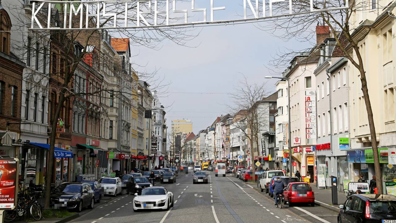 Blick auf die Neusser Strasse in Richtung Norden