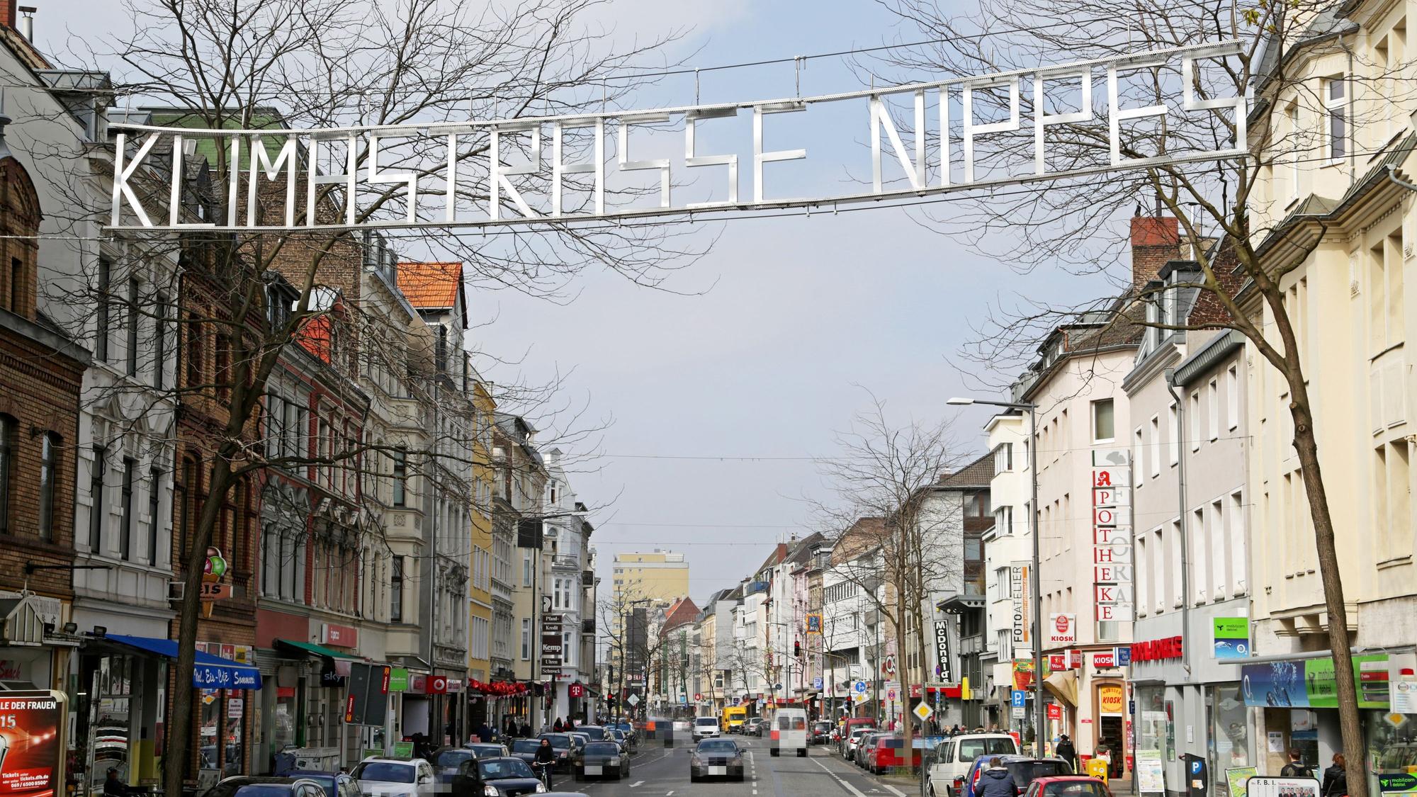 Blick auf die Neusser Strasse in Richtung Norden