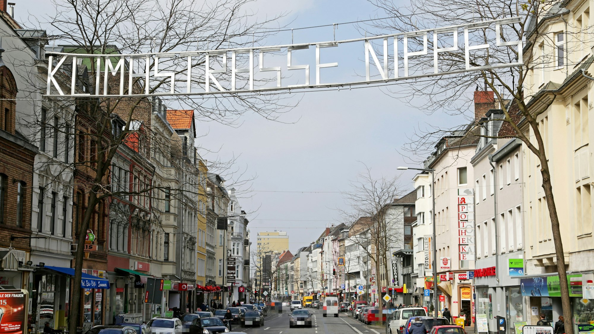 Blick auf die Neusser Strasse in Richtung Norden