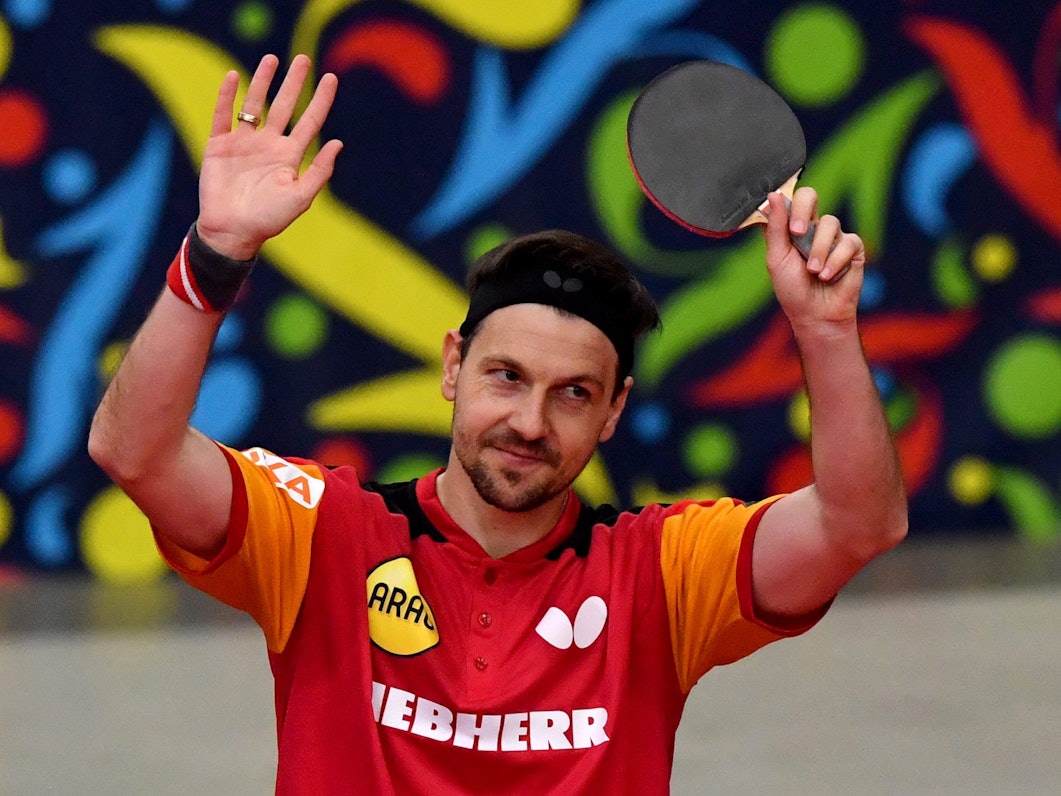 Timo Boll lässt sich nach dem Europameister-Titel feiern