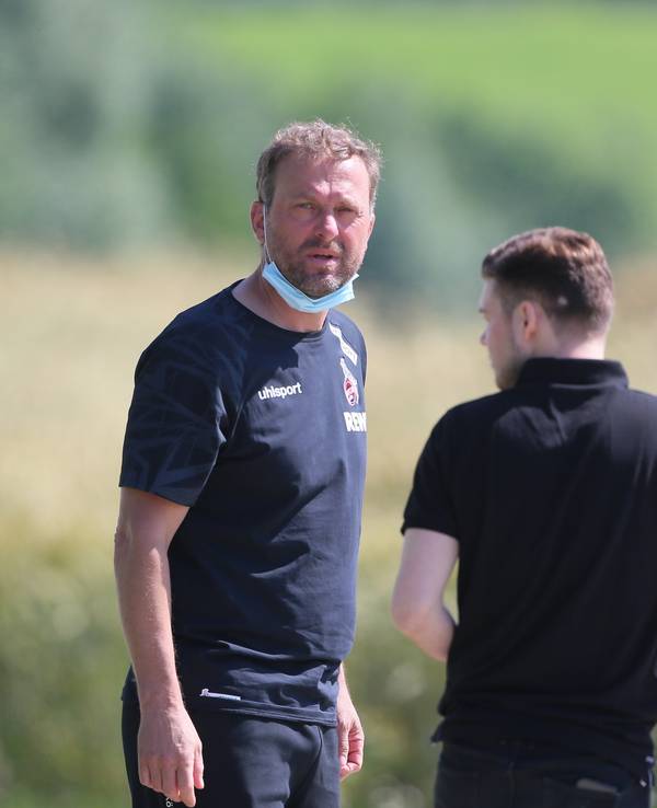 Jörg Jakobs steht im Trainingslager des 1. FC Köln.