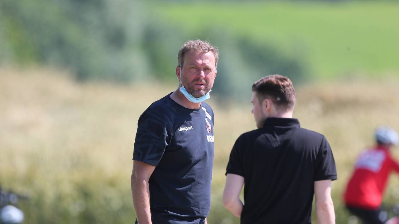 Jörg Jakobs steht im Trainingslager des 1. FC Köln.