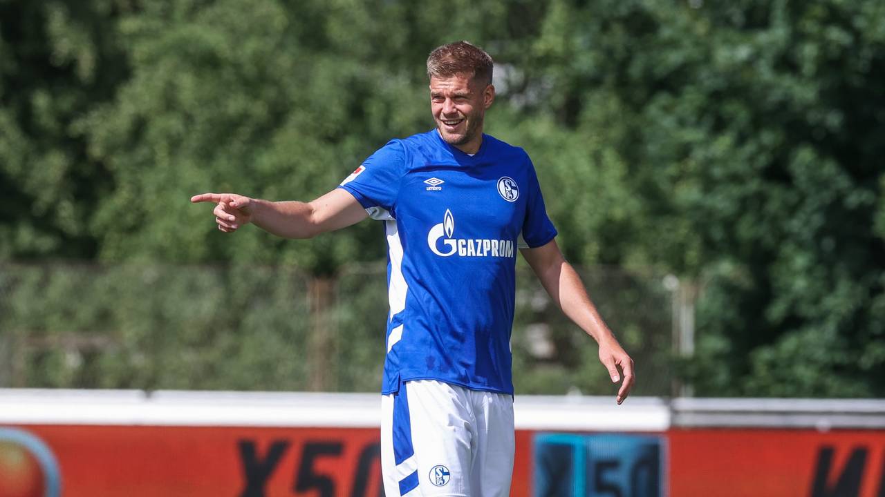 Simon Terodde im Trikot des FC Schalke 04.