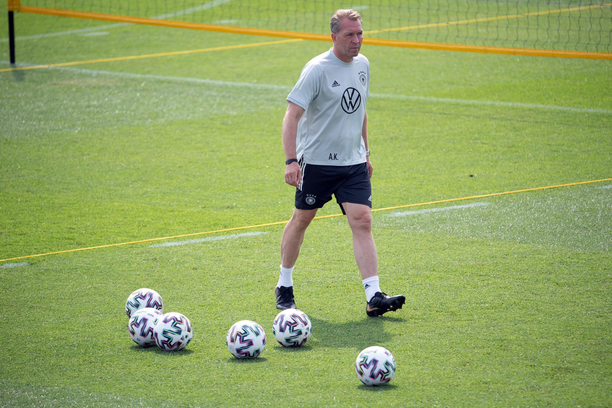 Andreas Köpke im EM-Quartier der DFB-Elf beim Training