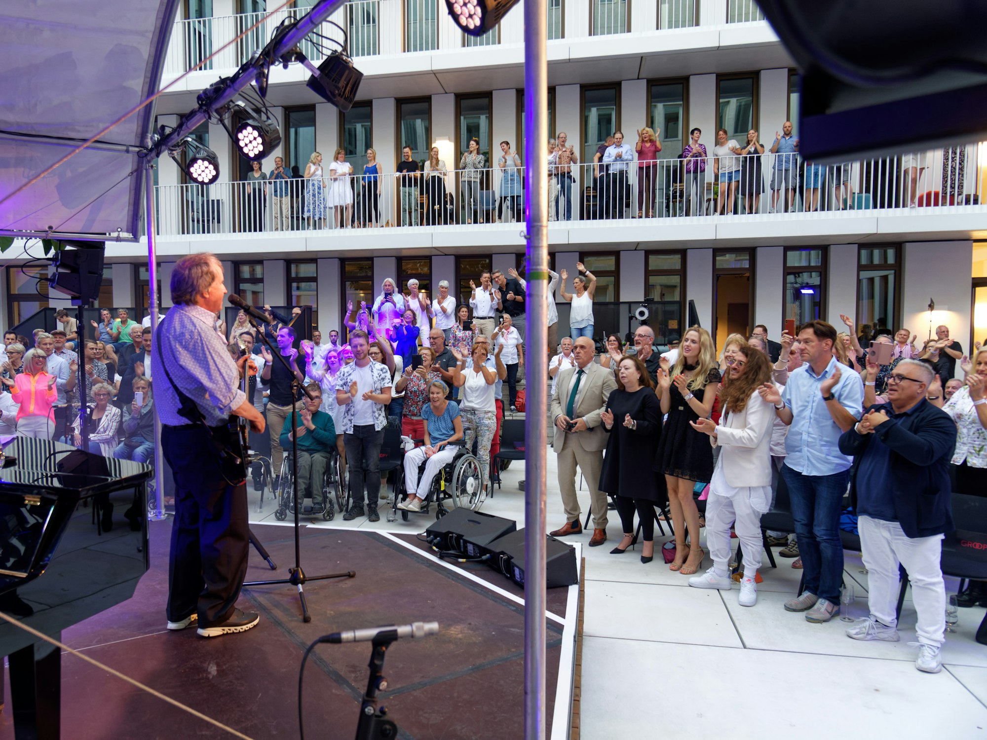 Chris de Burgh bei privatem Konzert in Köln.
