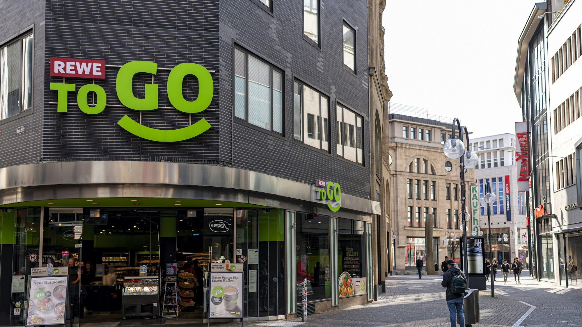 Blick auf den Rewe auf den Hohe Straße