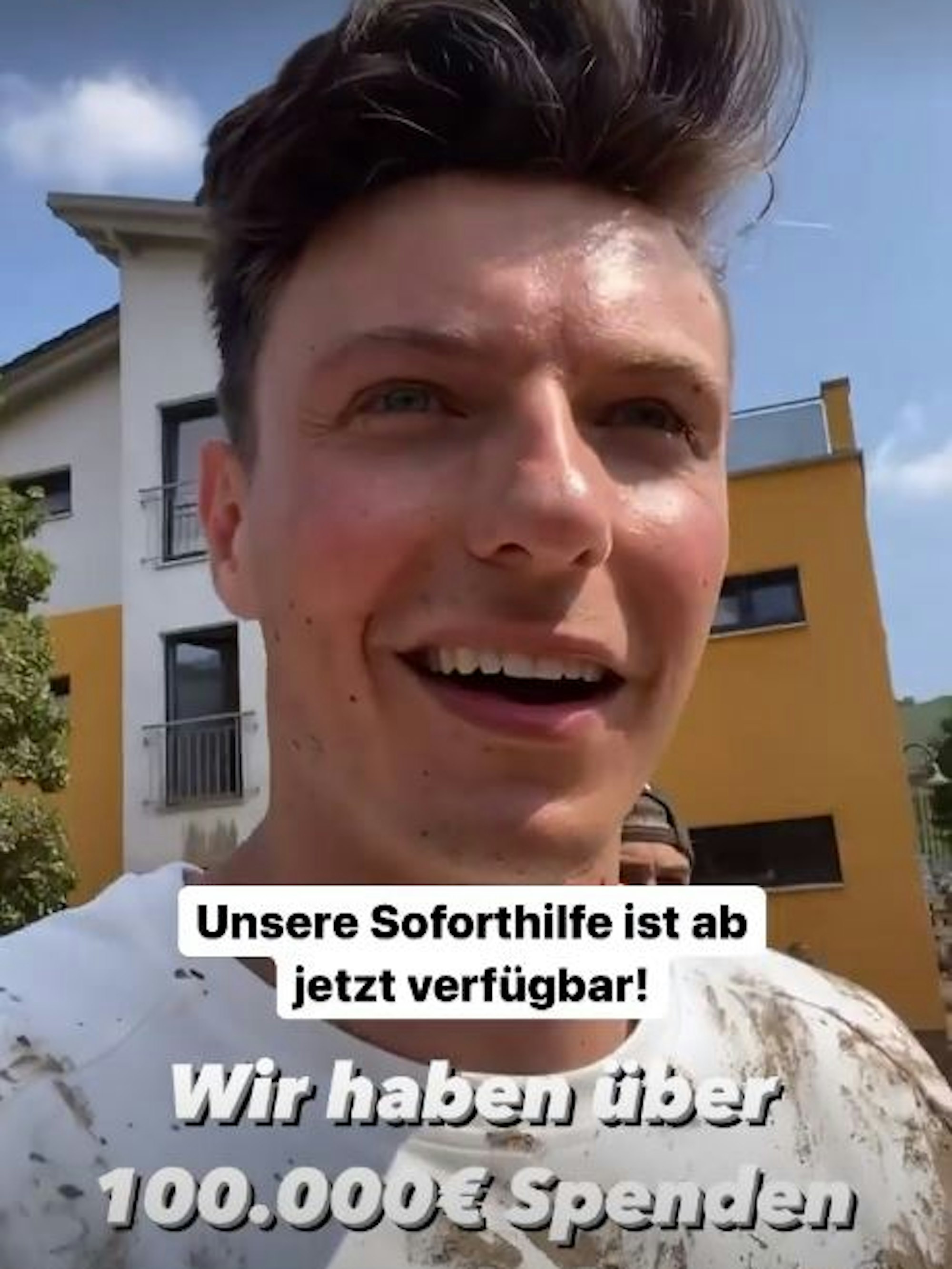 21. Juli 2021
Der Kölner Influencer Jan, bekannt als jax.vita, half Flutopfern in Dernau in Rheinland-Pfalz.
Fotos: Instagram/jax.vita