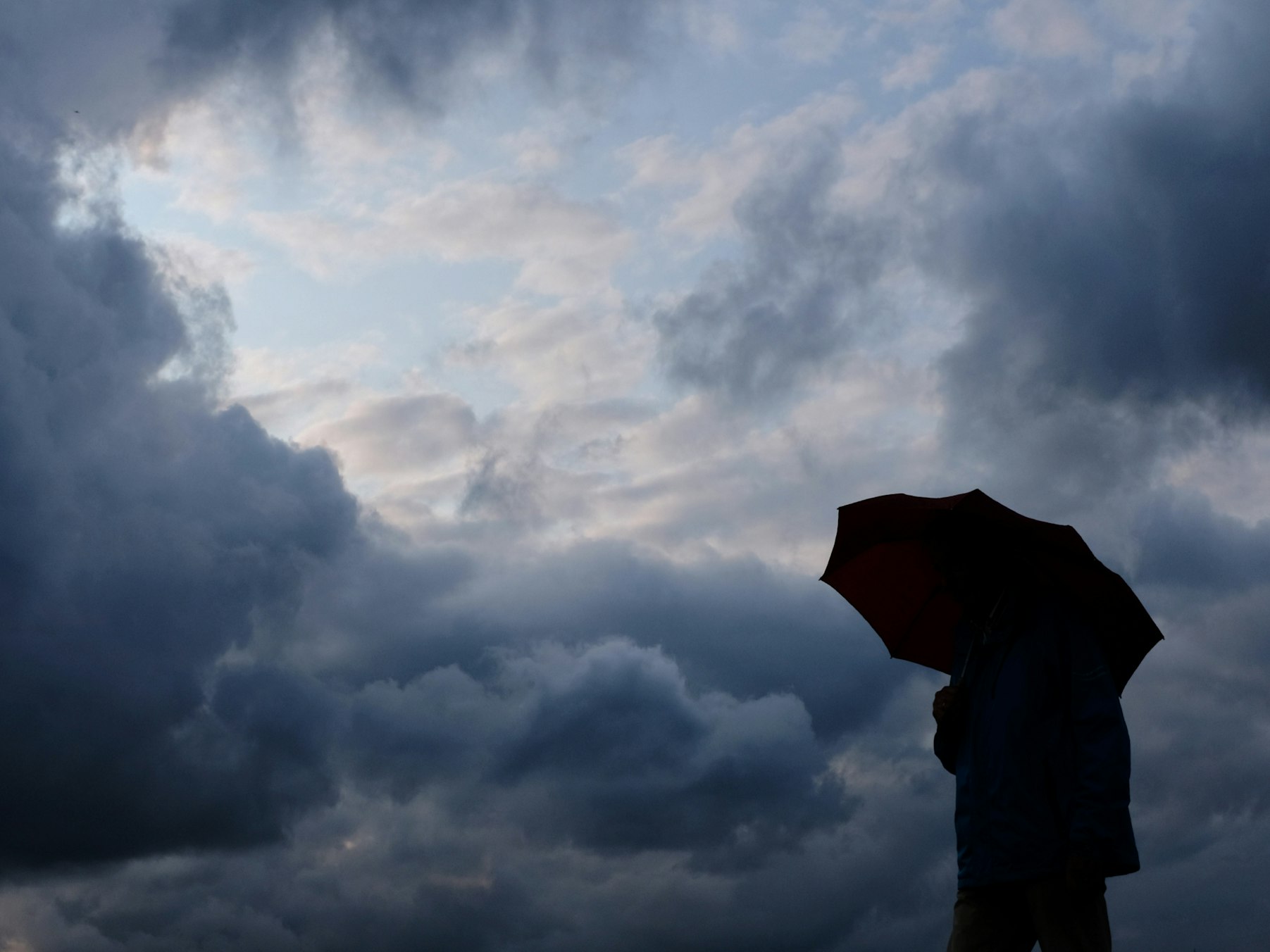 Zeitweise zog sich der Himmel zu (hier ein Archivfoto), doch die Unwetter blieben zum Glück aus.