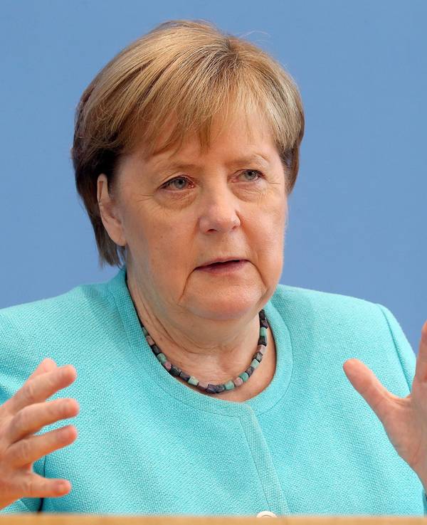 Bundeskanzlerin Angela Merkel (CDU) sitzt in der Bundespressekonferenz und stellt sich den Fragen der Hauptstadt-Journalisten.