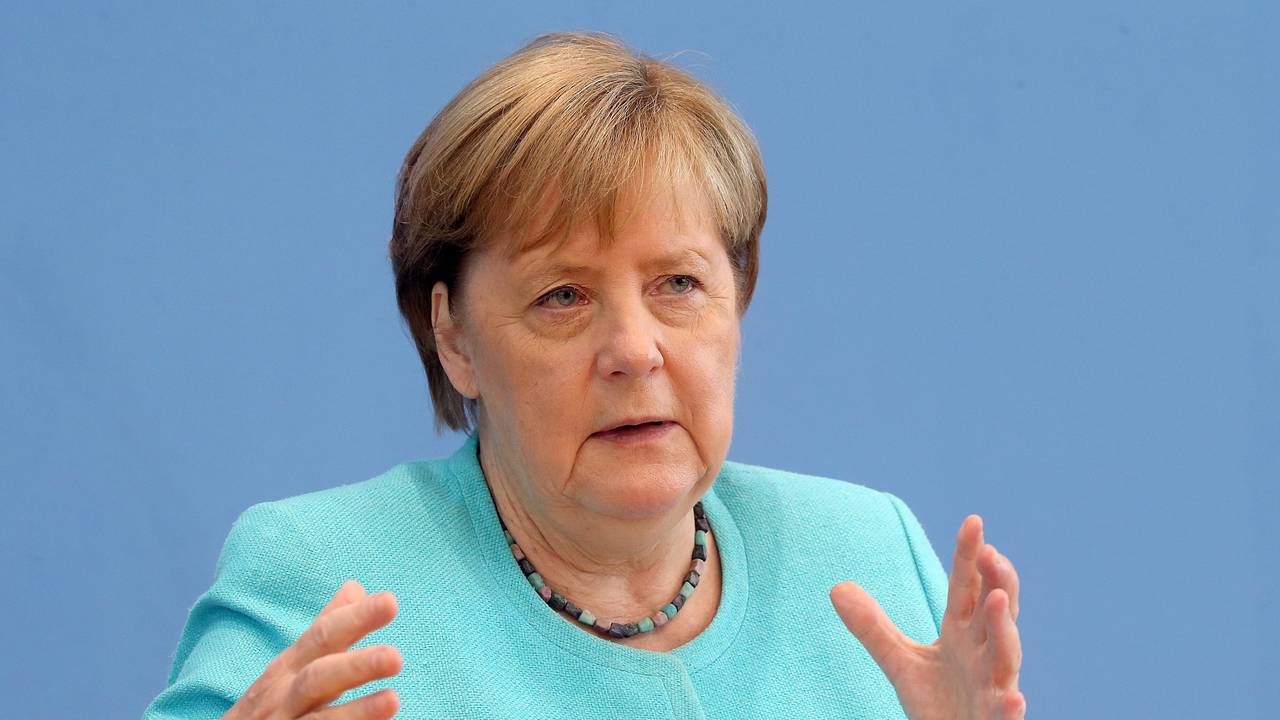 Bundeskanzlerin Angela Merkel (CDU) sitzt in der Bundespressekonferenz und stellt sich den Fragen der Hauptstadt-Journalisten.