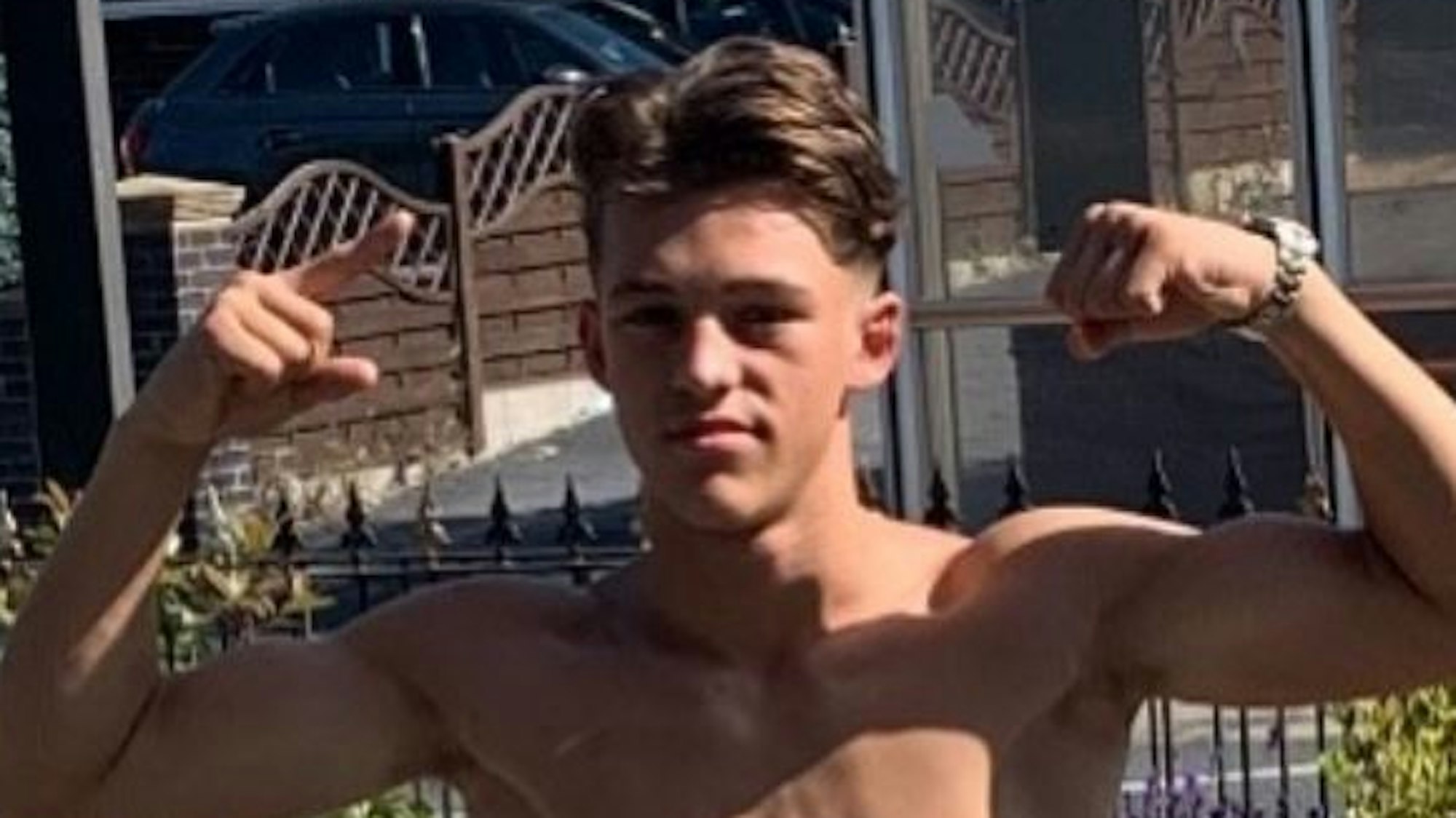Frank Varey zeigt auf Instagram seine Muskeln. Der Nachwuchs-Boxer starb bei einem tragischen Unfall im Alter von 16 Jahren.