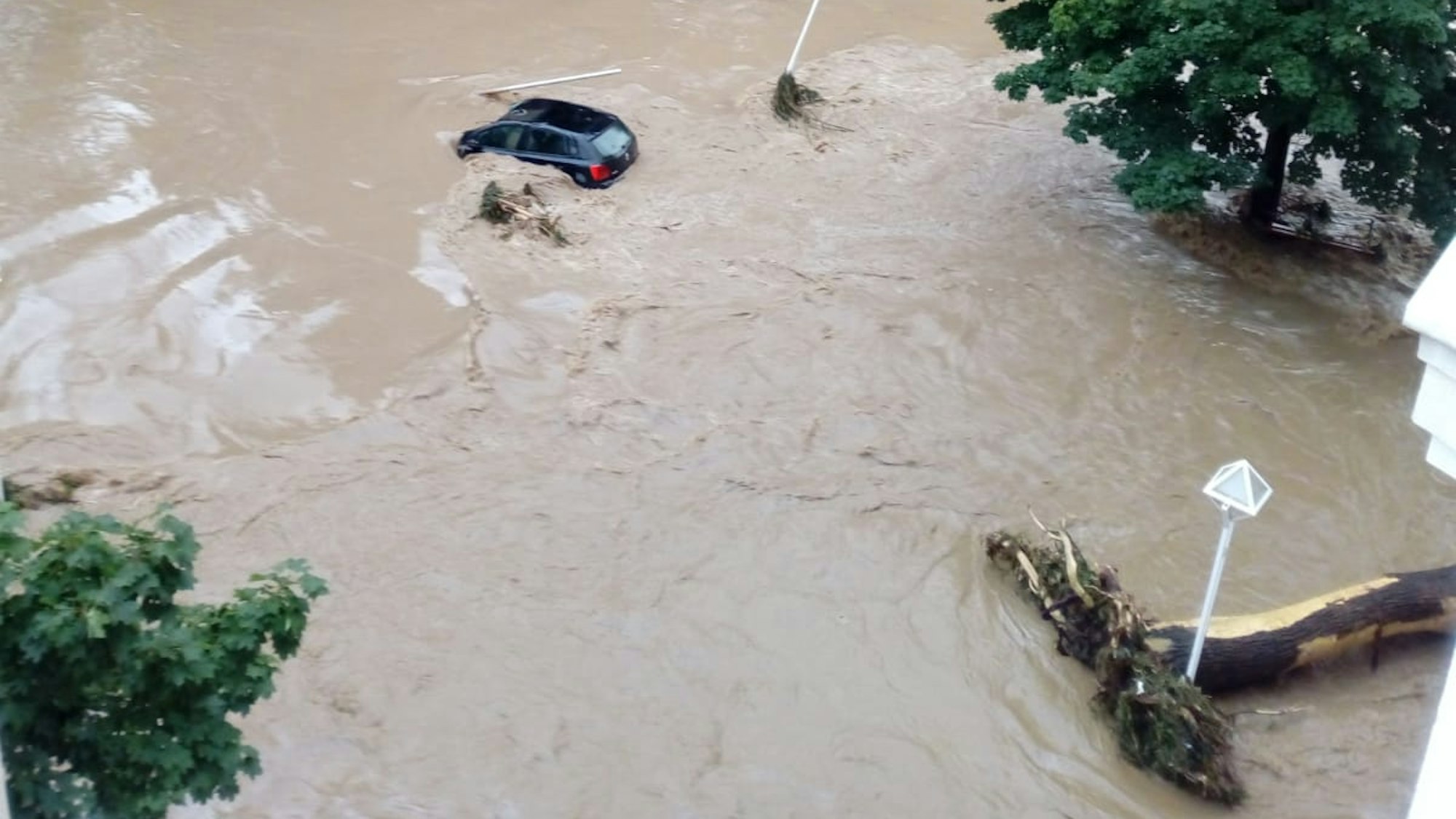 Das Hochwasser in Bad Neuenahr hat im Ort großen Schaden angerichtet.