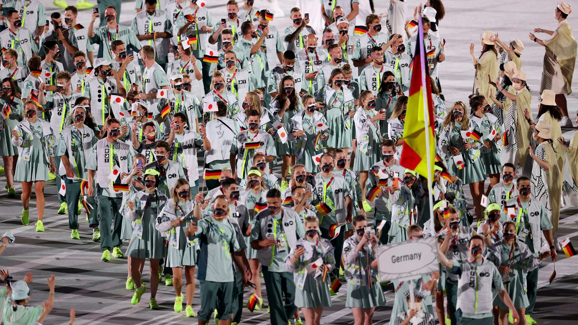 Das deutsche Olympia-Team bei der Eröffnungsfeier am 23. Juli in Tokio.