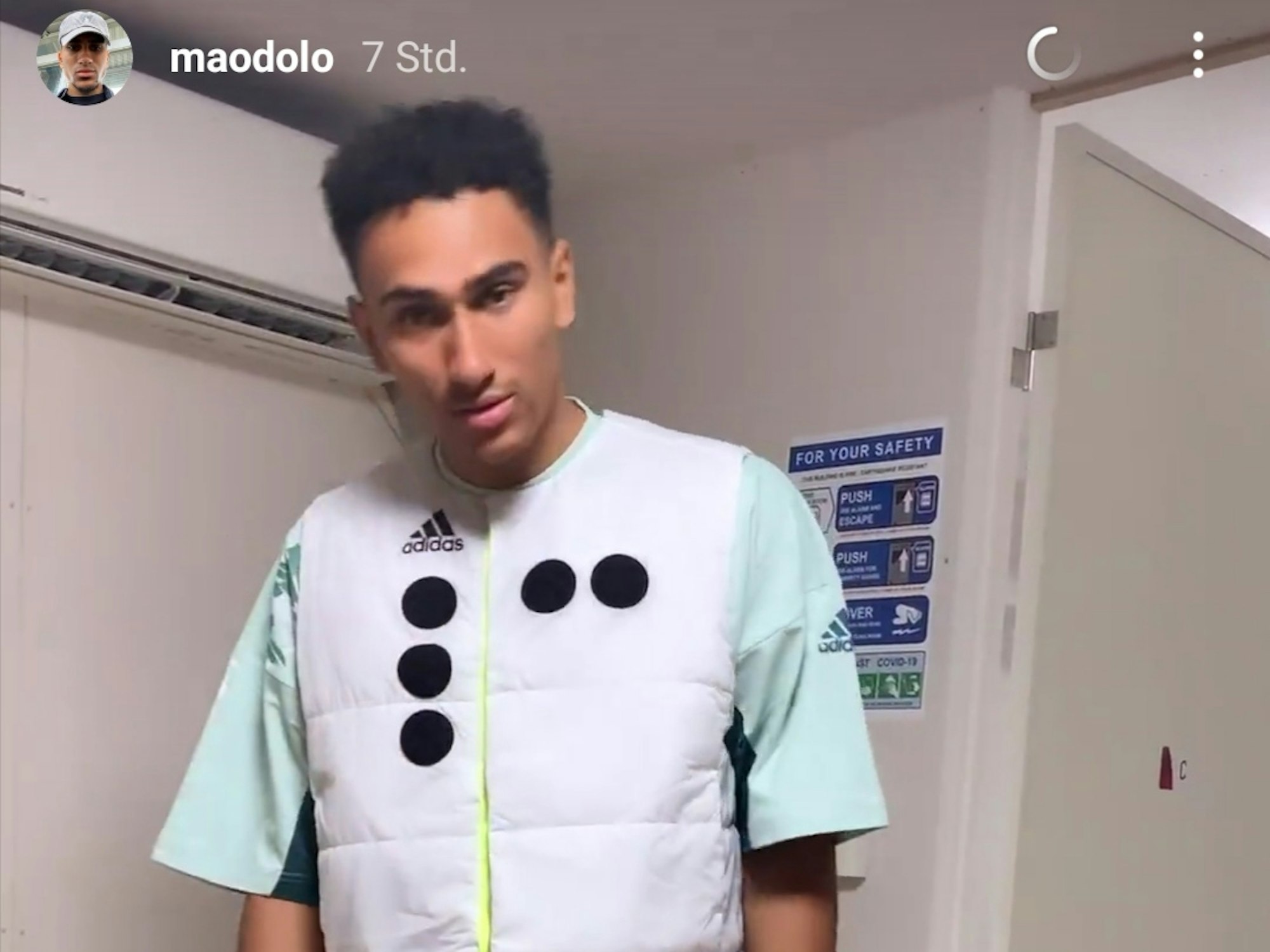 Basketball-Nationalspieler Maodo Lo beschwert sich am 23. Juli in seiner Instagram-Story über das deutsche Olympia-Outfit.