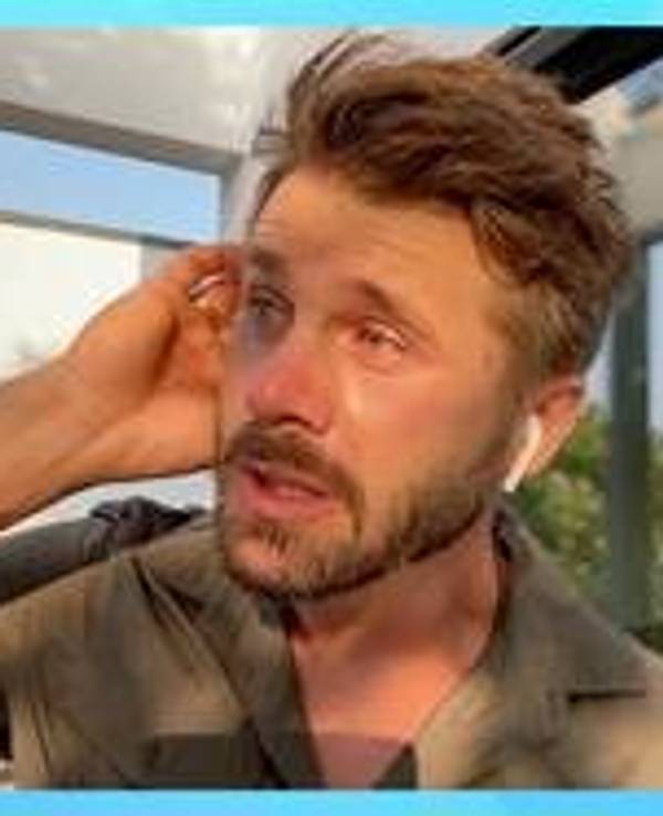 Thore Schölermann bricht beim TV-Interview in Tränen aus.