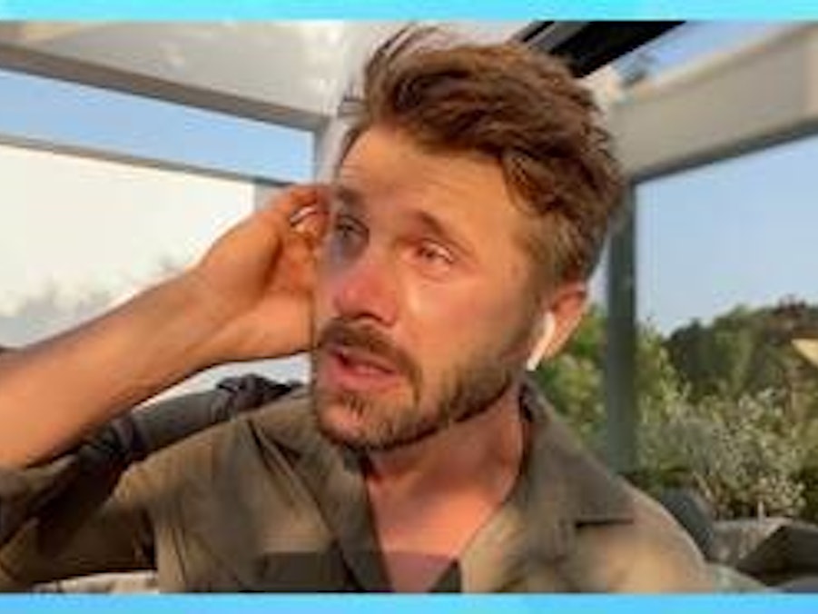 Thore Schölermann bricht beim TV-Interview in Tränen aus.