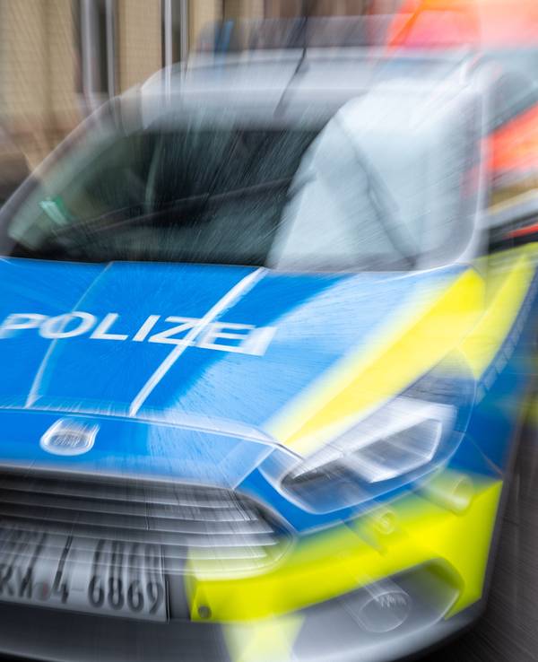 15.02.2021, Köln: Einsatzfahrzeug der Köln Polizei. Kennzeichen NRW, Automarke Ford. Foto: Uwe Weiser