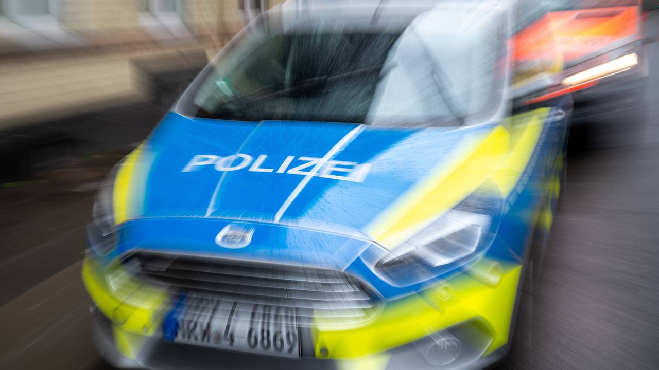 15.02.2021, Köln: Einsatzfahrzeug der Köln Polizei. Kennzeichen NRW, Automarke Ford. Foto: Uwe Weiser