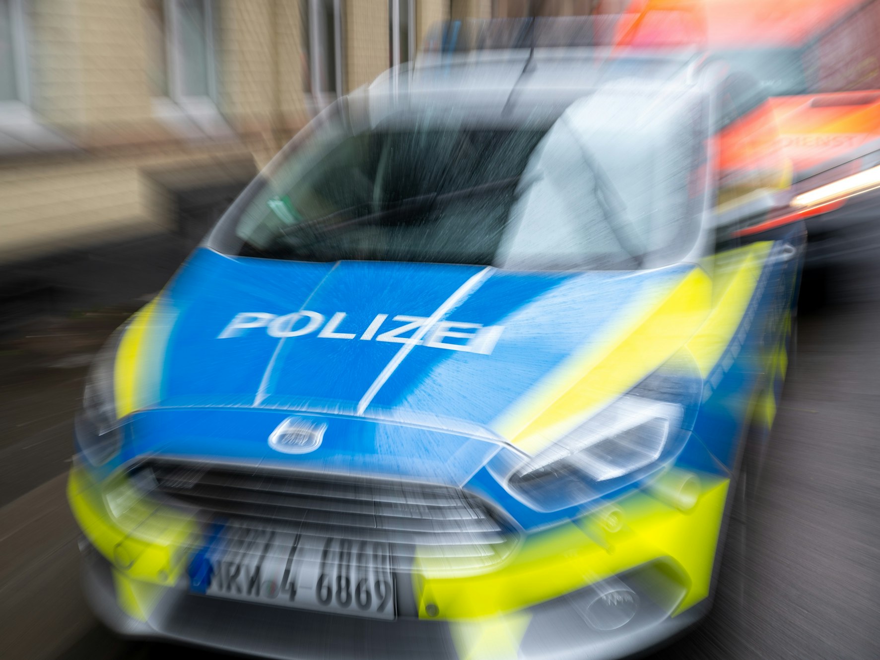 15.02.2021, Köln: Einsatzfahrzeug der Köln Polizei. Kennzeichen NRW, Automarke Ford. Foto: Uwe Weiser