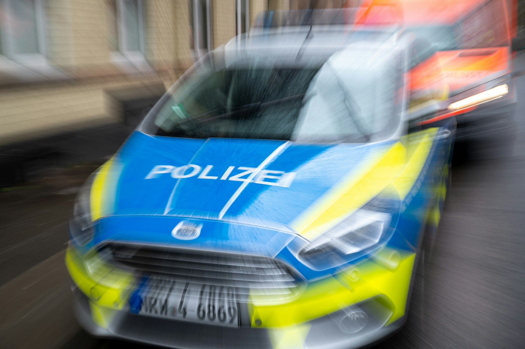 15.02.2021, Köln: Einsatzfahrzeug der Köln Polizei. Kennzeichen NRW, Automarke Ford. Foto: Uwe Weiser