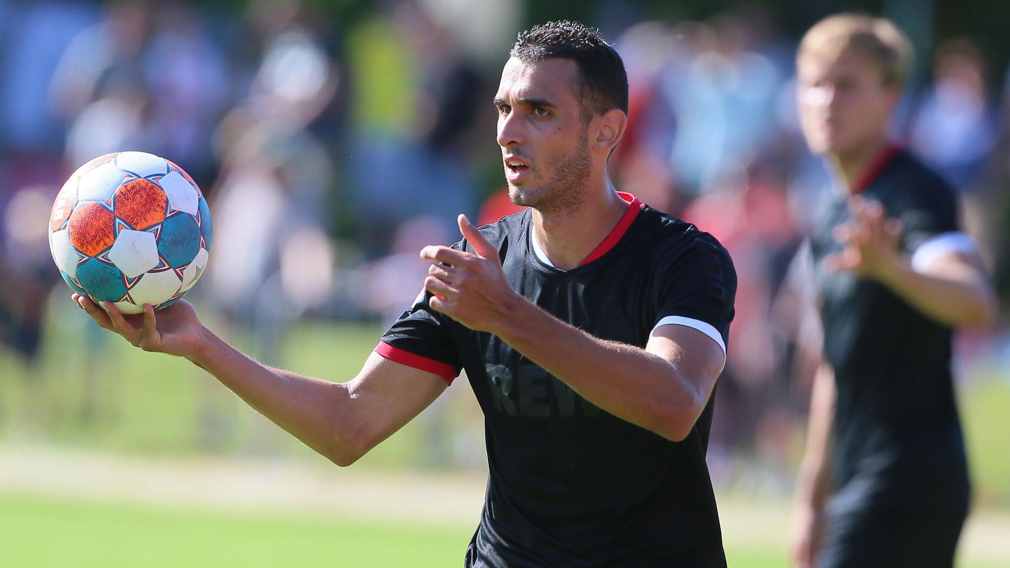 Ellyes Skhiri spielt für den 1. FC Köln gegen den FC Schaffhausen.