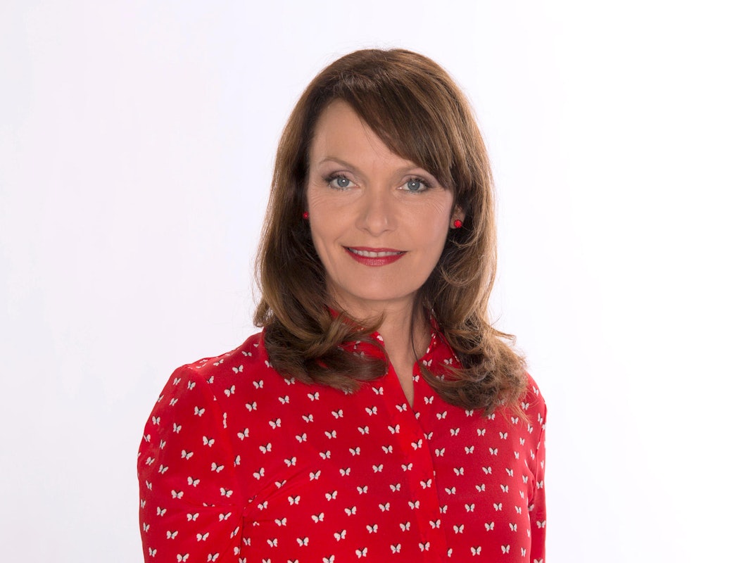 Simone Standl posiert für die Kamera.