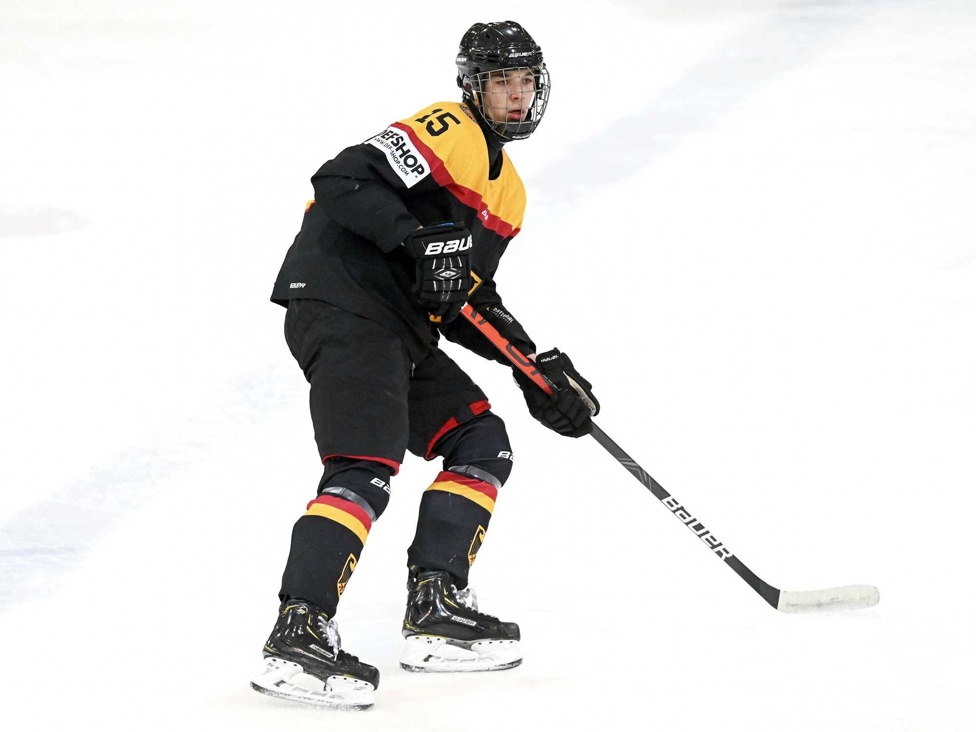 Luca Münzenberger für die deutsche U18-Nationalmannschaft auf dem Eis