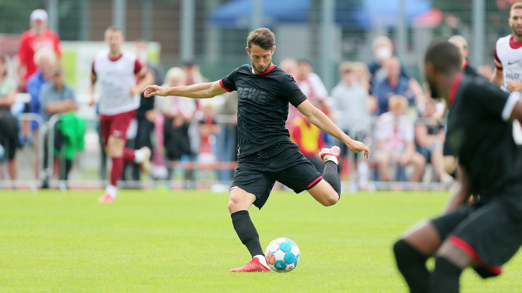 Mark Uth spielt mit dem 1. FC Köln gegen die SV Elversberg.