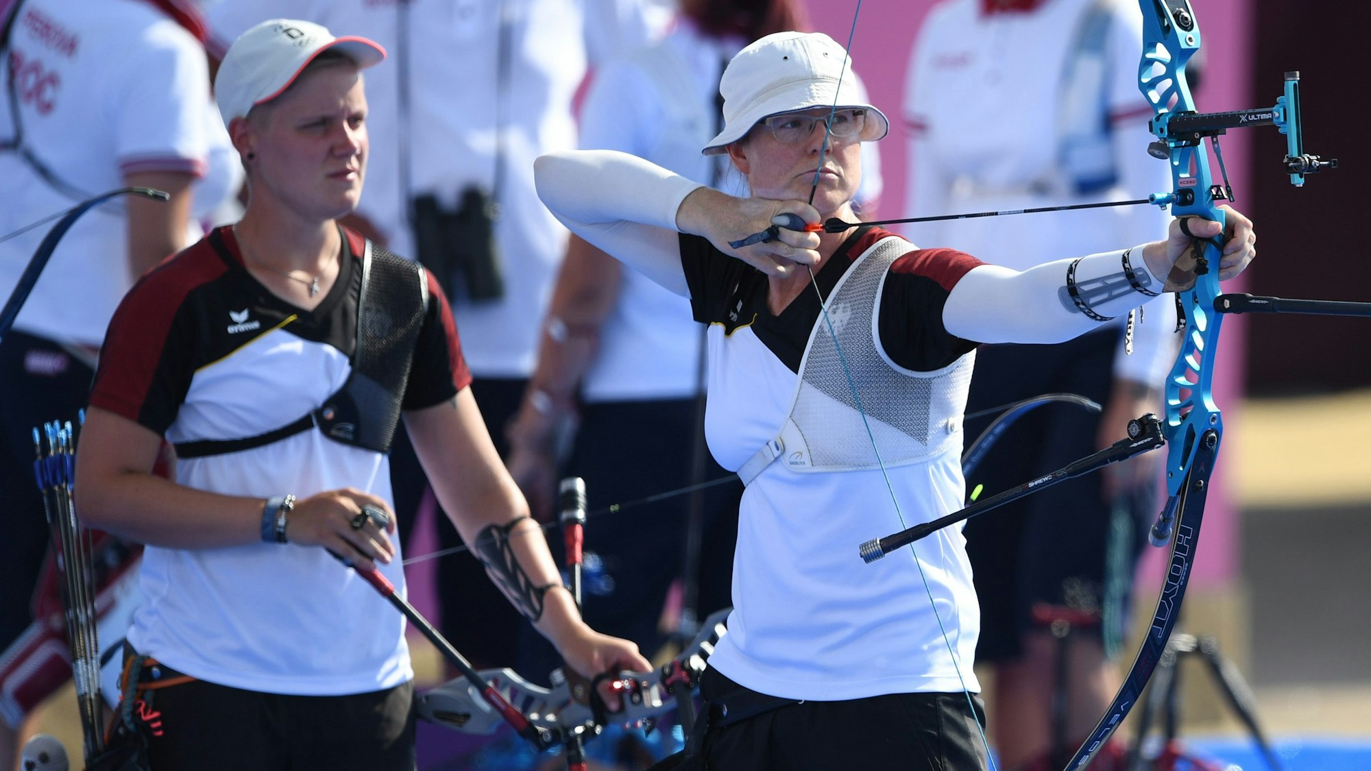 Lisa Unruh zielt im Olympia-Halbfinale mit ihrem Bogen.