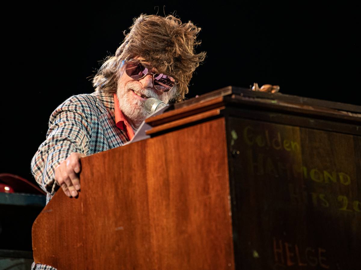 Helge Schneider gibt auf der Berliner Waldbühne ein Konzert. Einen Auftritt in Augsburg hatte er am 23. Juli abgebrochen.