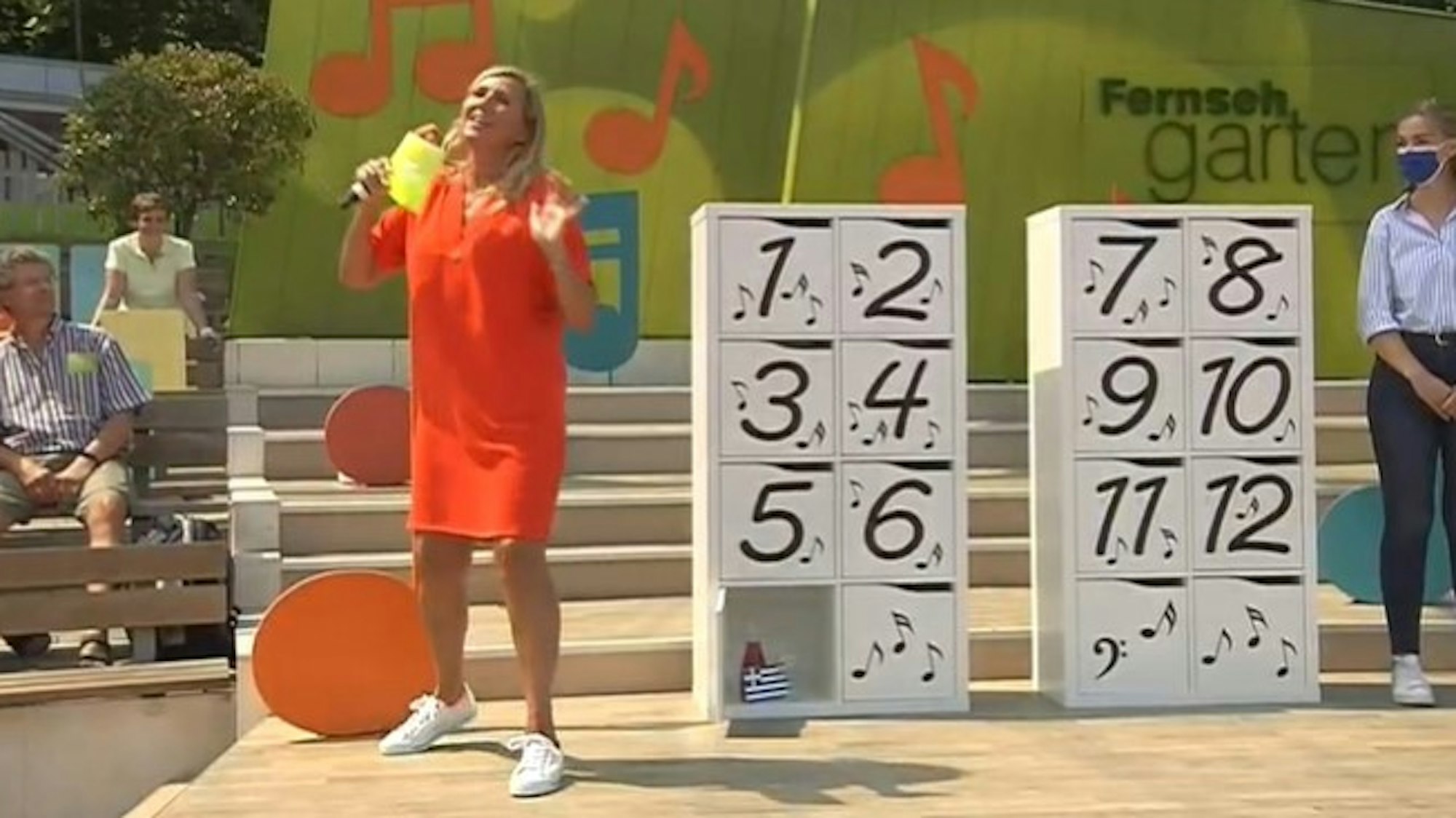 Andrea Kiewel, die „ZDF-Fernsehgarten“-Moderatorin, am 25. Juli bei der Sendung unter dem Motto „Schlagergarten“