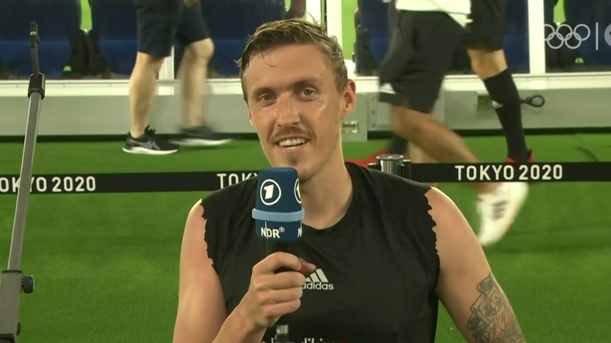 Max Kruse macht seiner Freundin im TV-Interview bei Olympia am 25. Juli 2021 einen Heiratsantrag.