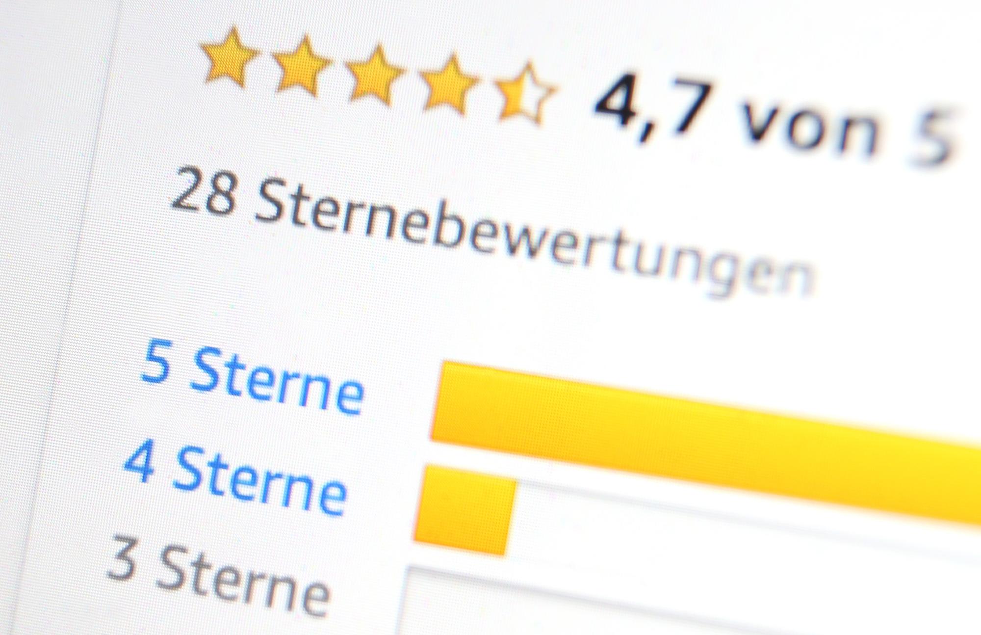 Das Foto zeigt Bewertungen mit 5 Sternen für ein Online-Produkt.