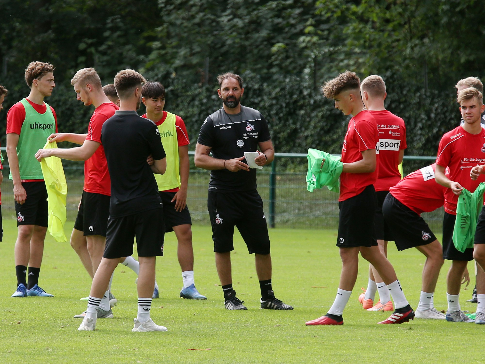 Stefan Ruthenbeck trainert die U-19-Junioren des 1. FC Kölns im Juli 2020 am Geißbockheim.