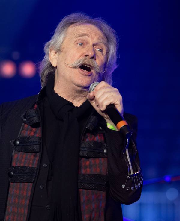 Henning Krautmacher singt 2020 in der Lanxess-Arena beim Benefiz-Konzert „Mer looße üch nit allein“.