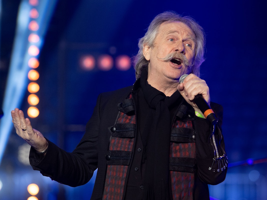 Sänger Henning Krautmacher singt auf der Bühne der Lanxess-Arena