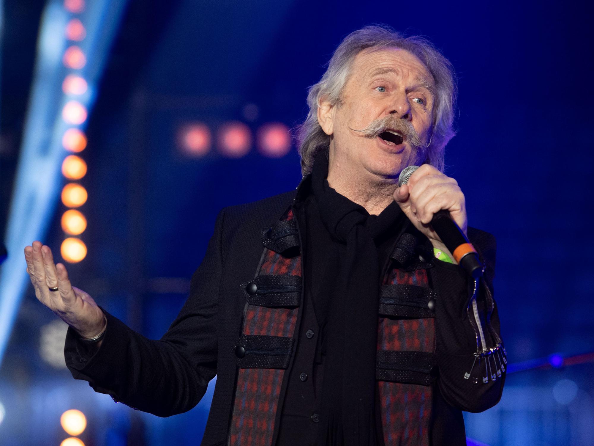Henning Krautmacher singt 2020 in der Lanxess-Arena beim Benefiz-Konzert „Mer looße üch nit allein“.