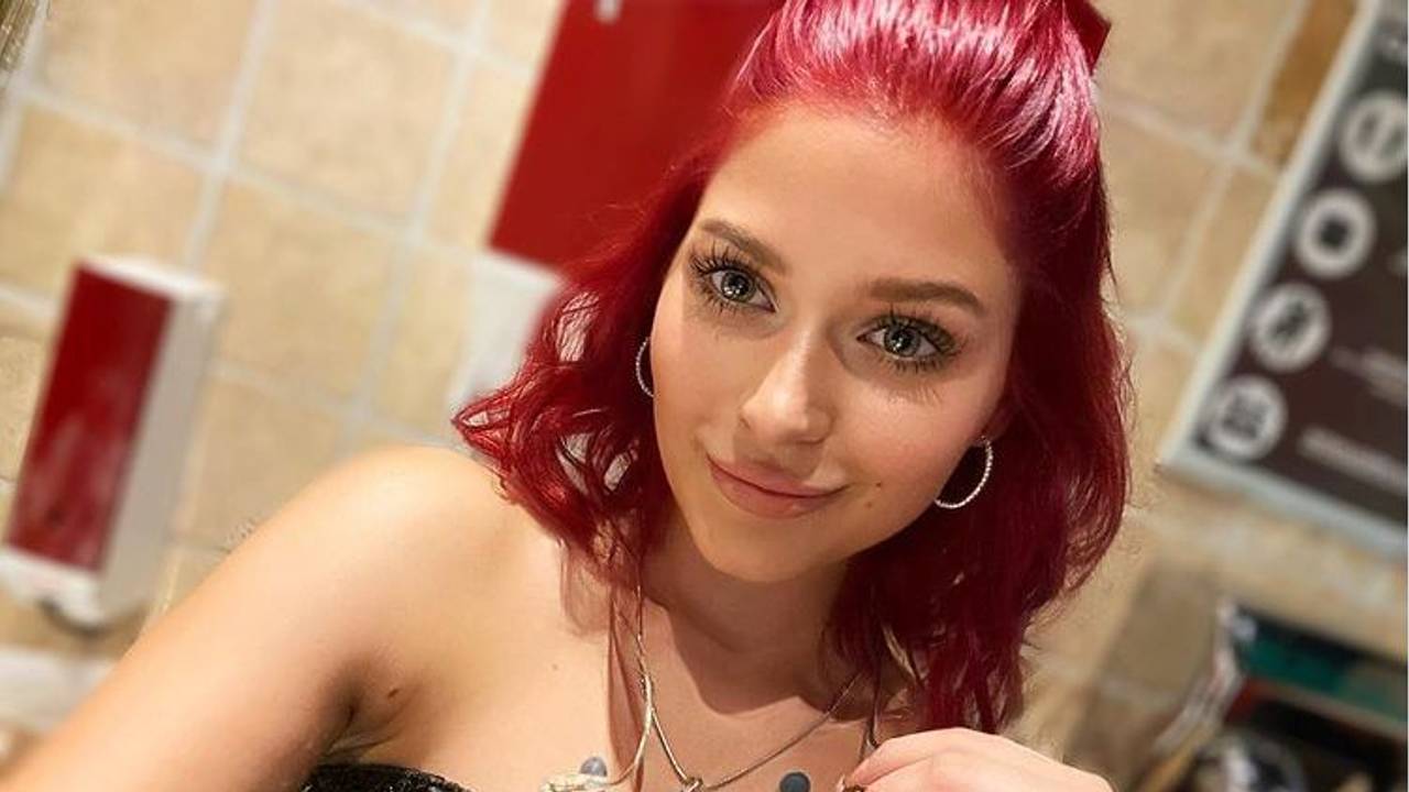 Marie Reim lächelt am 23. Juli 2021 auf einem privaten Selfie in die Kamera. Das Foto postete sie auf ihrer Instagram-Seite