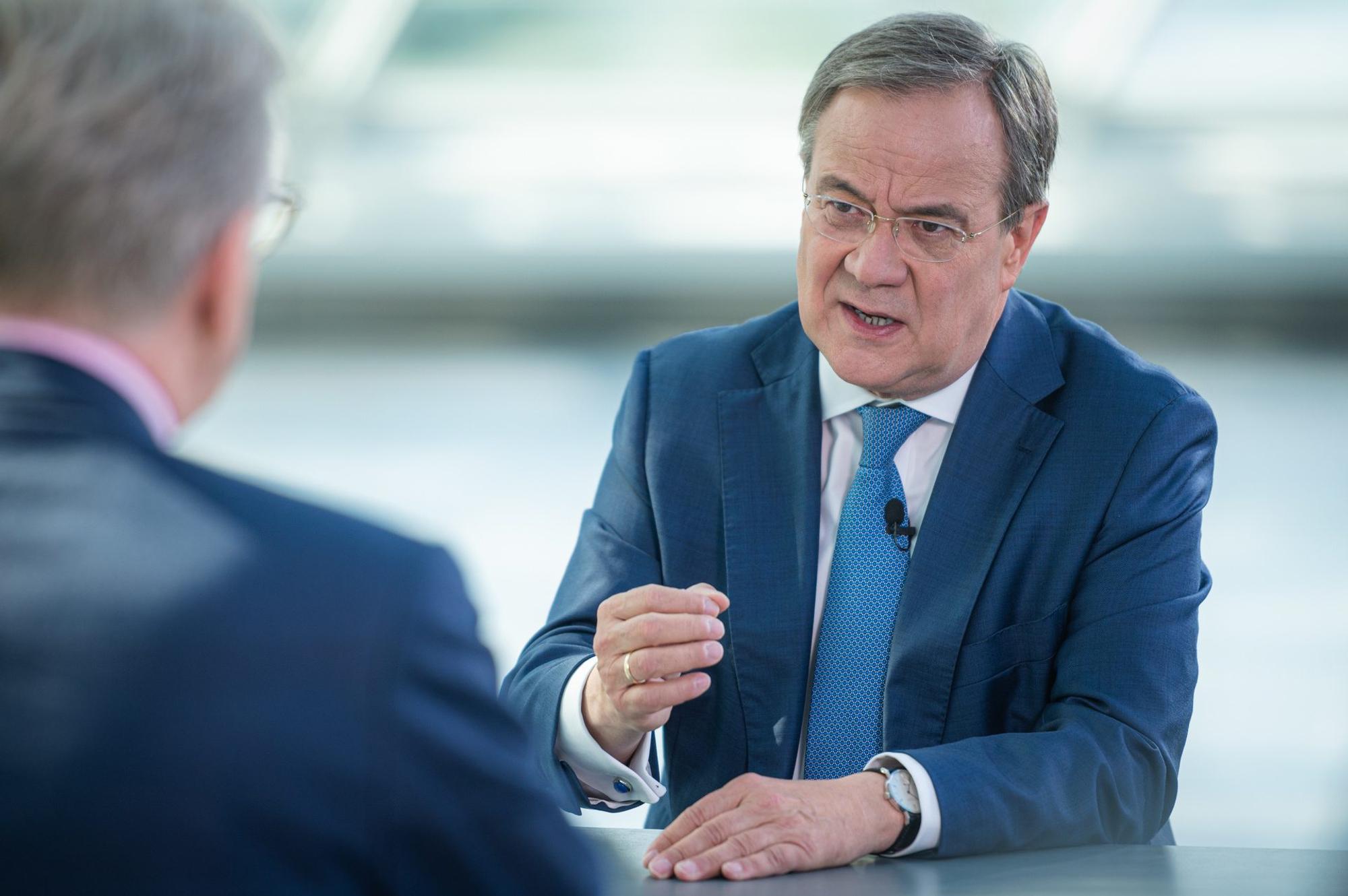 Armin Laschet im Interview mit ZDF-Hauptstadtstudio-Leiter Theo Koll am 25.07.2021 in Berlin.