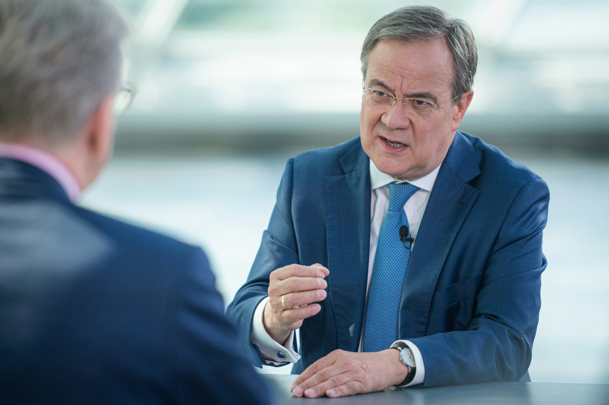 Armin Laschet im Interview mit ZDF-Hauptstadtstudio-Leiter Theo Koll am 25.07.2021 in Berlin.