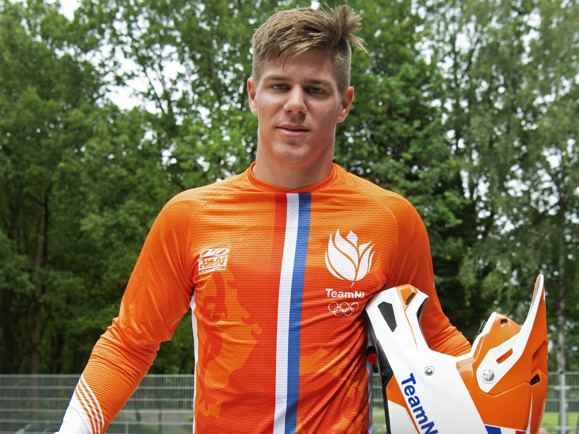 Niek Kimmann prallte in Tokio beim BMX-Training gegen einen Offiziellen, der die Strecke überquerte.