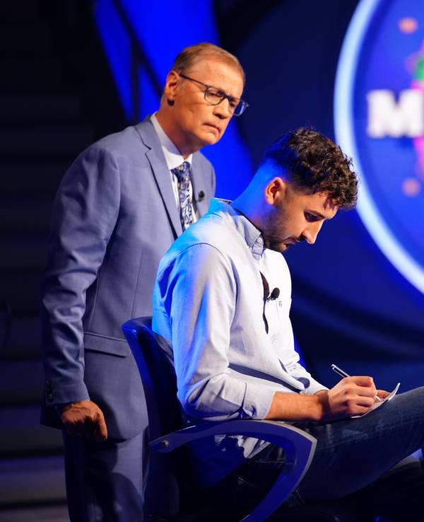 Achtung! Sperrfrist für alle Medien bis Mo., 26.07.2021, 22:15 Uhr! Moderator Günther Jauch mit Ludwig Bolay aus Köln Die Verwendung des sendungsbezogenen Materials ist nur mit dem Hinweis und Verlinkung auf TVNOW gestattet.