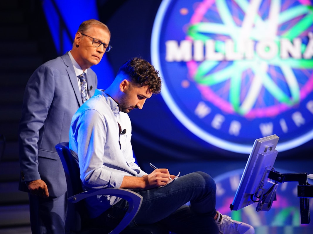 Achtung! Sperrfrist für alle Medien bis Mo., 26.07.2021, 22:15 Uhr! Moderator Günther Jauch mit Ludwig Bolay aus Köln Die Verwendung des sendungsbezogenen Materials ist nur mit dem Hinweis und Verlinkung auf TVNOW gestattet.