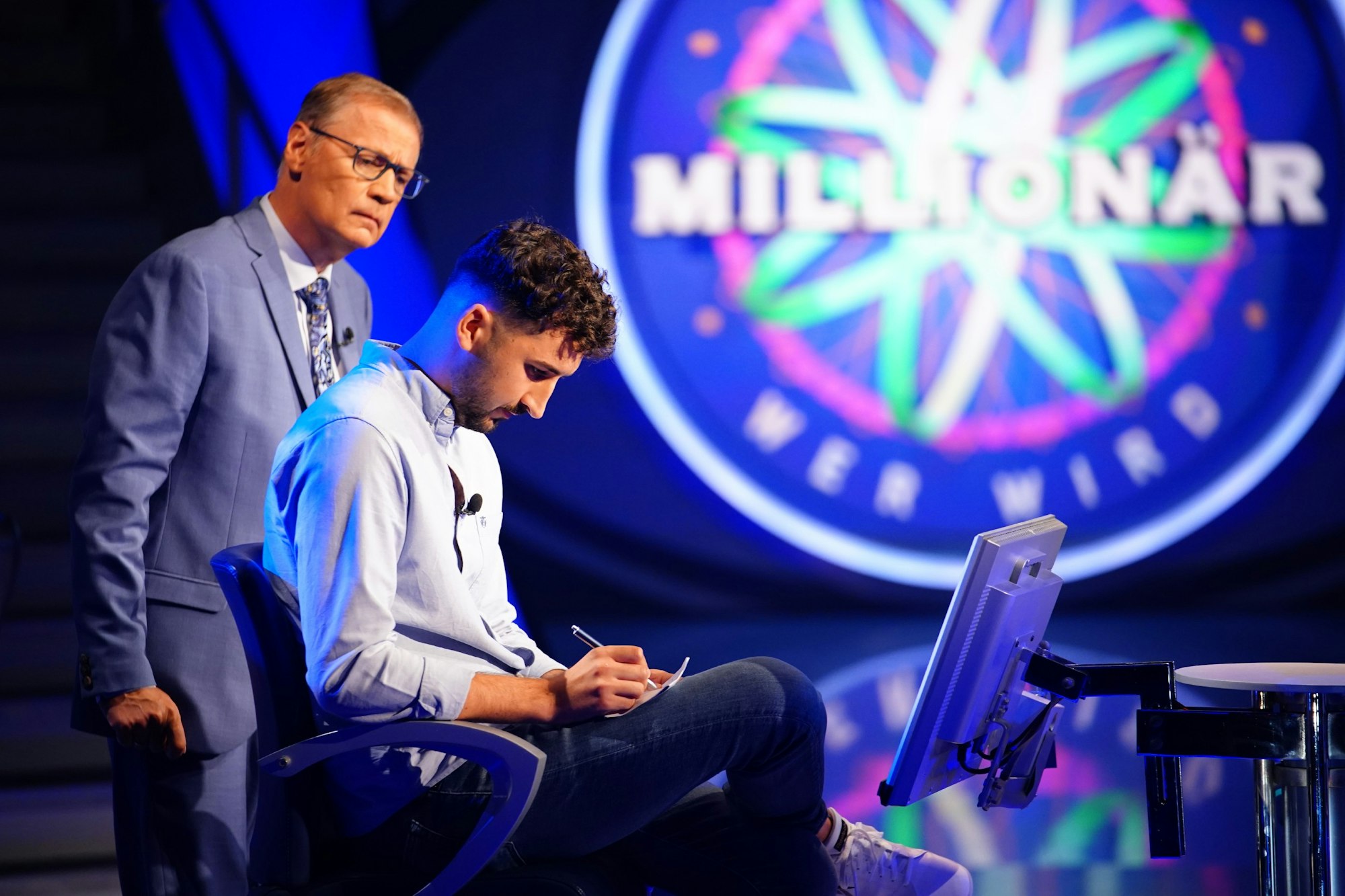 Achtung! Sperrfrist für alle Medien bis Mo., 26.07.2021, 22:15 Uhr! Moderator Günther Jauch mit Ludwig Bolay aus Köln Die Verwendung des sendungsbezogenen Materials ist nur mit dem Hinweis und Verlinkung auf TVNOW gestattet.
